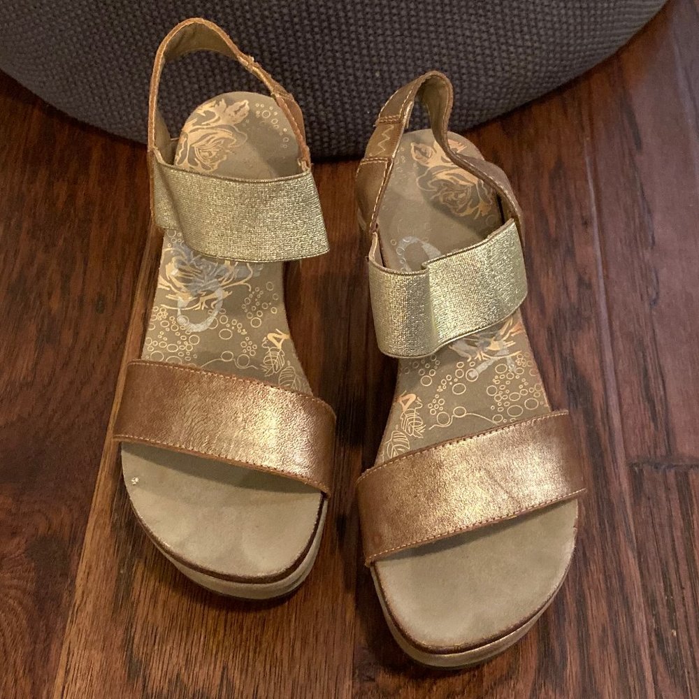 Toto high sandals